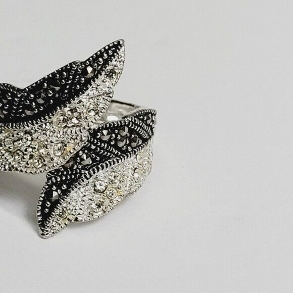 #101  Sterling & Marcasite Black and White Ring 2 leaves sitting opposite 8 - Picture 5 of 12